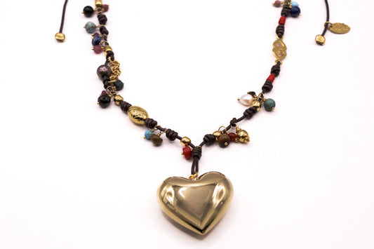 Collar Cuero con Aplicaciones y Corazón