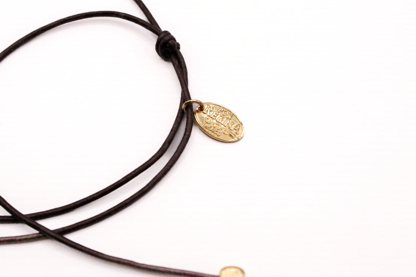 Collar Cuero con Aplicaciones y Corazón