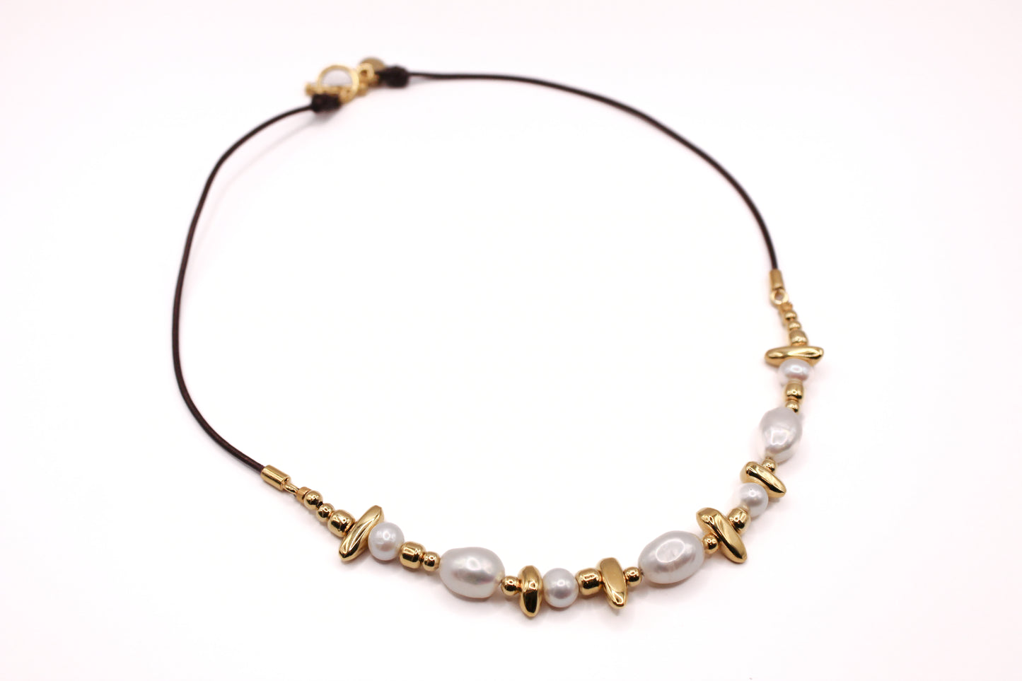Collar Cuero y Perlas