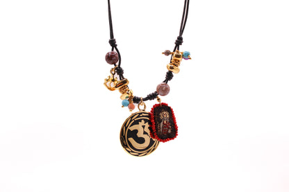 Collar Cuero Escapulario con Dije OM