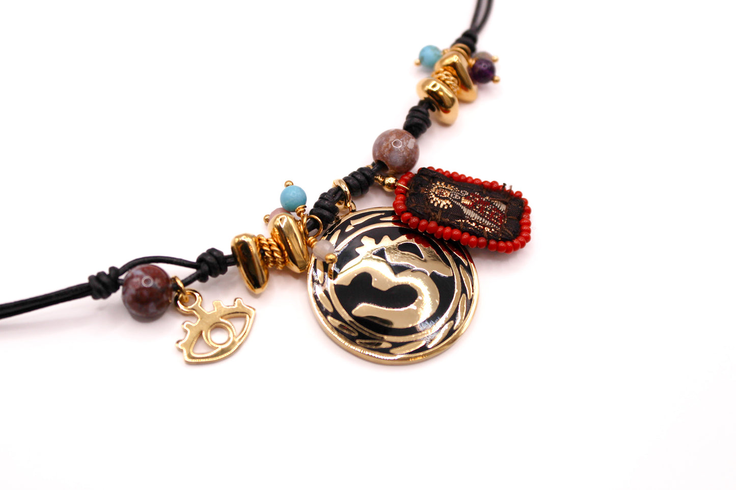 Collar Cuero Escapulario con Dije OM