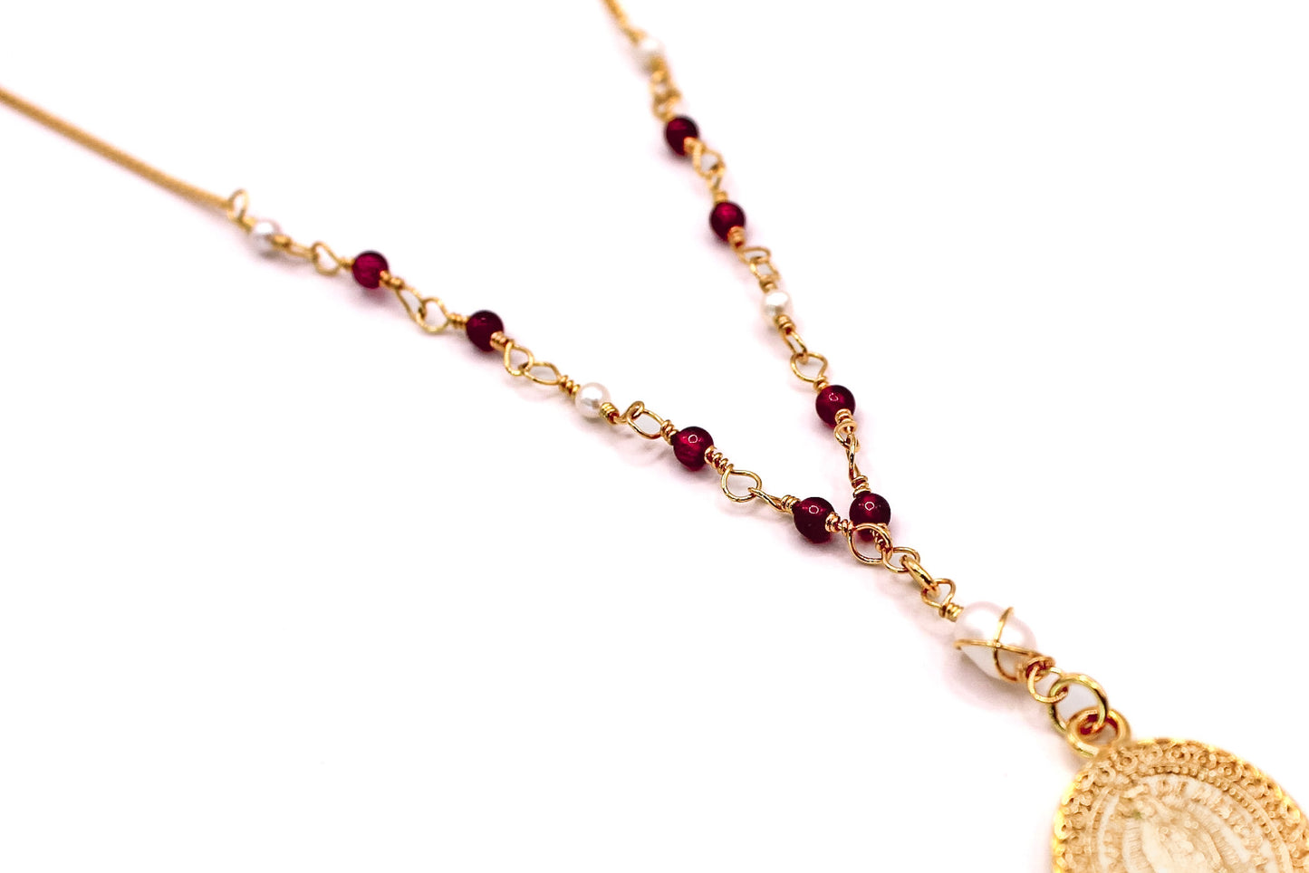 Collar engarzado con granate y perlas Virgen de Guadalupe