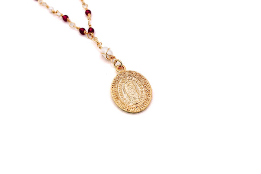 Collar engarzado con granate y perlas Virgen de Guadalupe