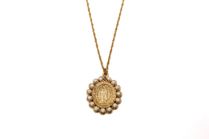 Collar con Medalla en Perla de Virgen de Guadalupe