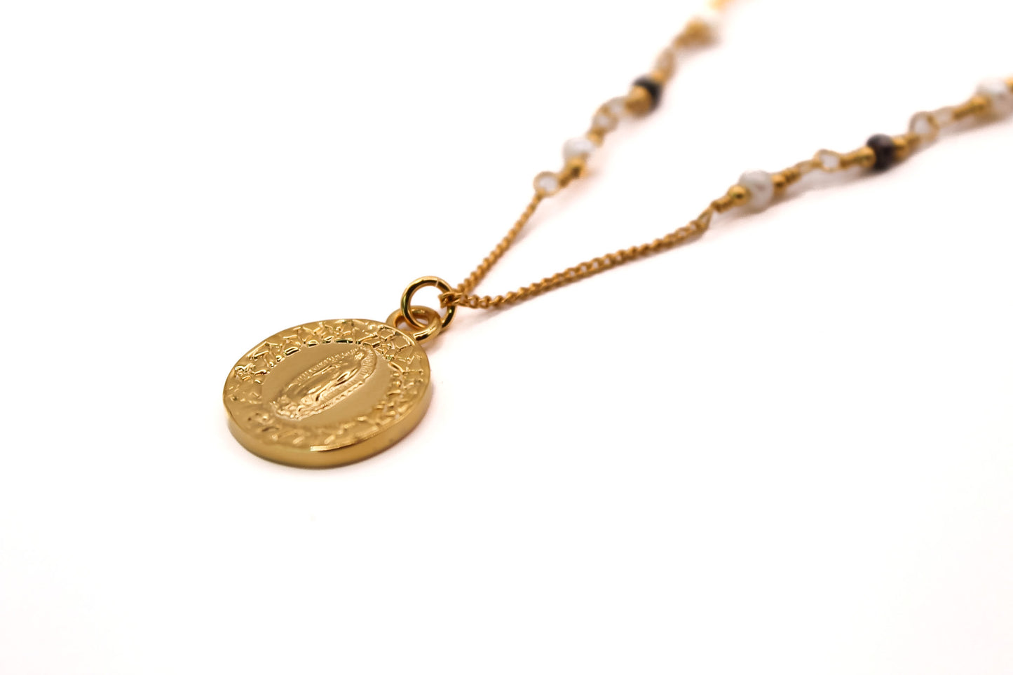 Collar engarzado con Virgen de Guadalupe mediana
