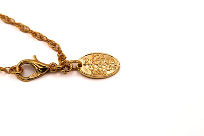 Collar liso con Virgen de Guadalupe bordada en chaquira