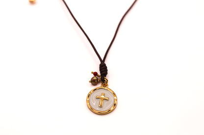 Collar de Cuero con  Medalla de Cruz
