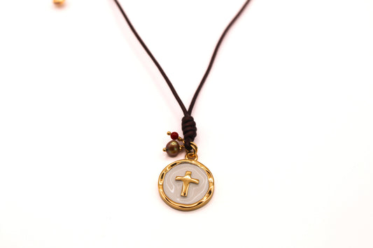 Collar de Cuero con  Medalla de Cruz