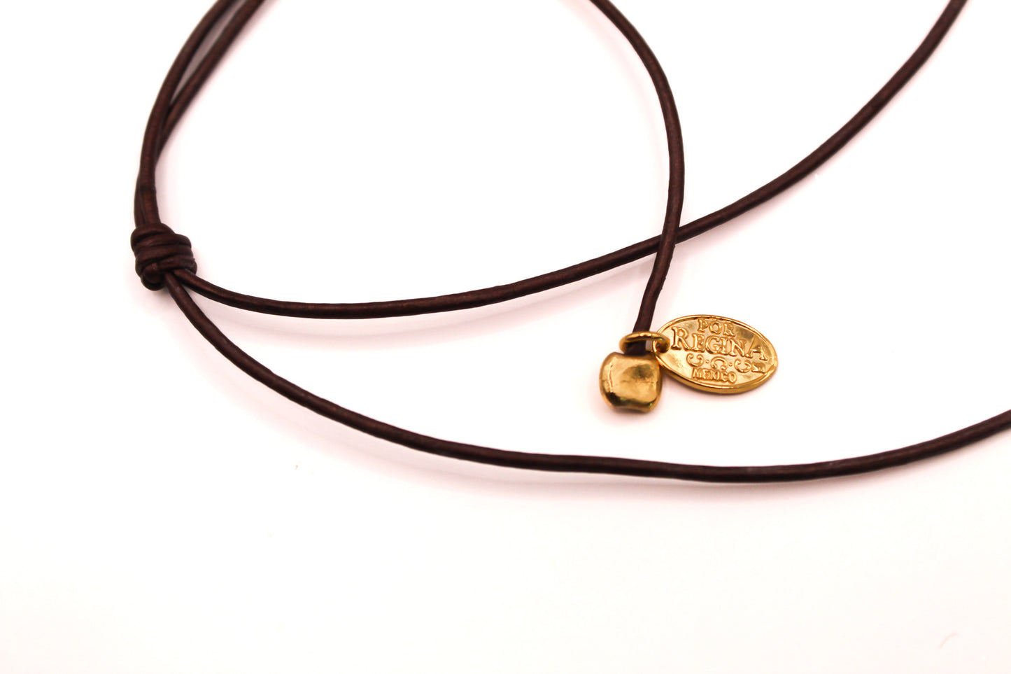 Collar de Cuero con  Medalla de Cruz