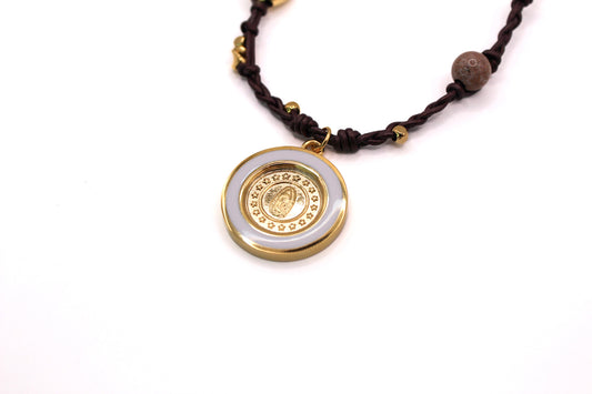 Collar de cuero Virgen de Guadalupe en esmalte blanco