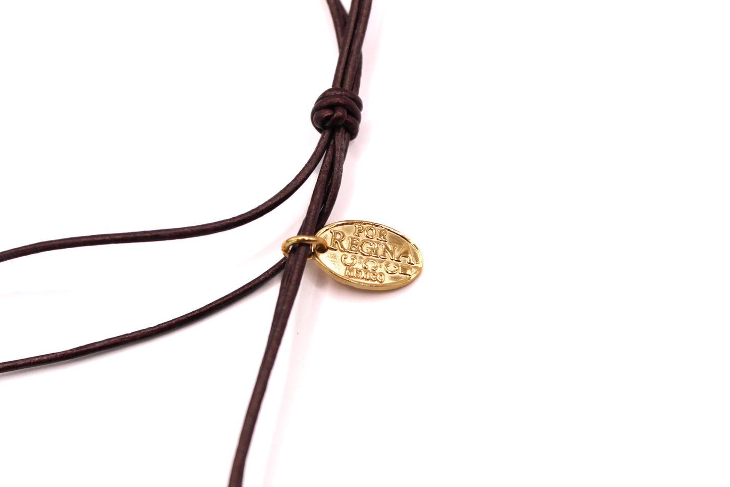 Collar de cuero Virgen de Guadalupe en esmalte blanco