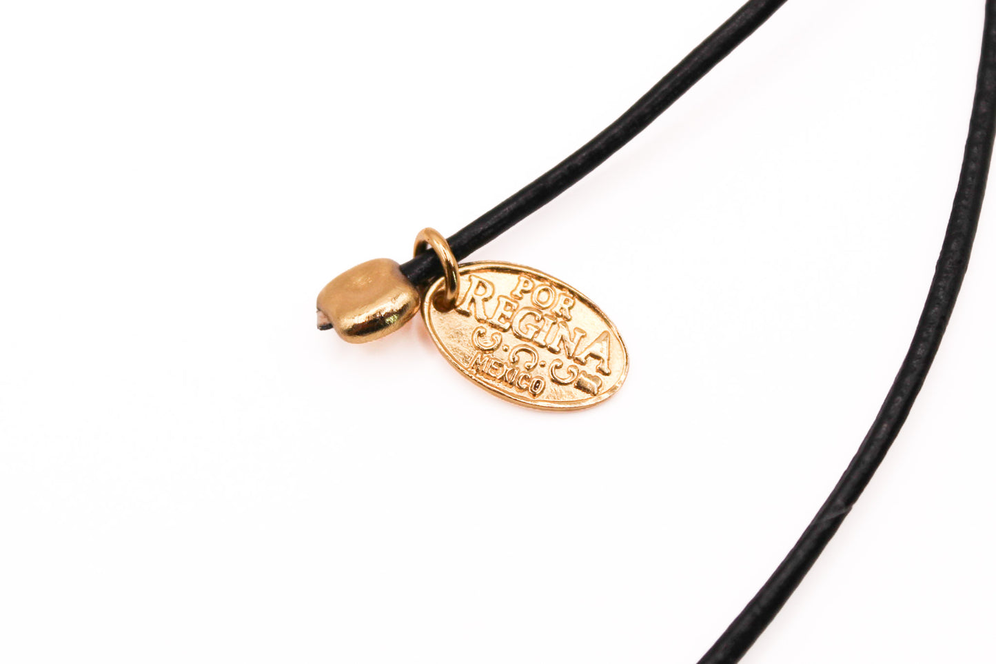 Collar Cuero con Escapulario Virgen Desatanudos