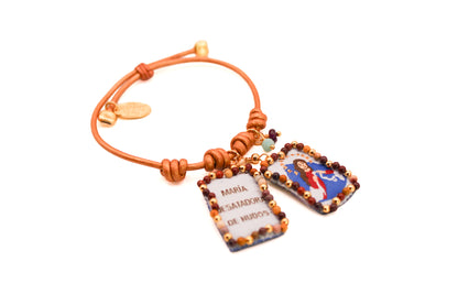 Pulsera Cuero Bronce con Escapulario Virgen Desatanudos