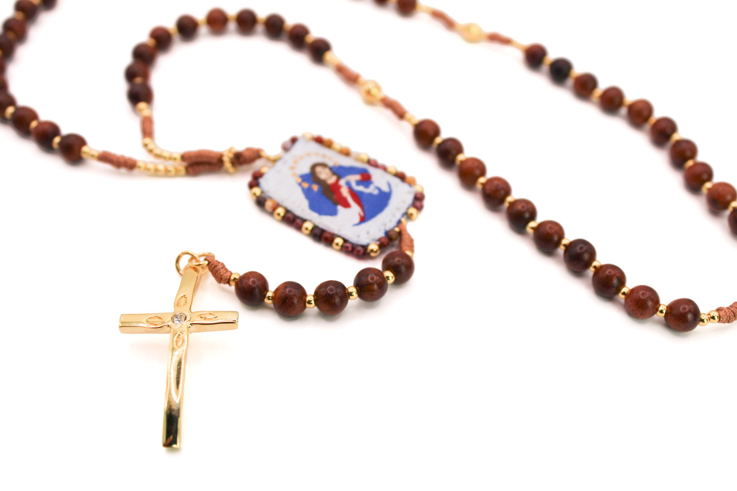 Rosario de Cuentas Chicas de Madera con Escapulario Virgen de los Desatanudos