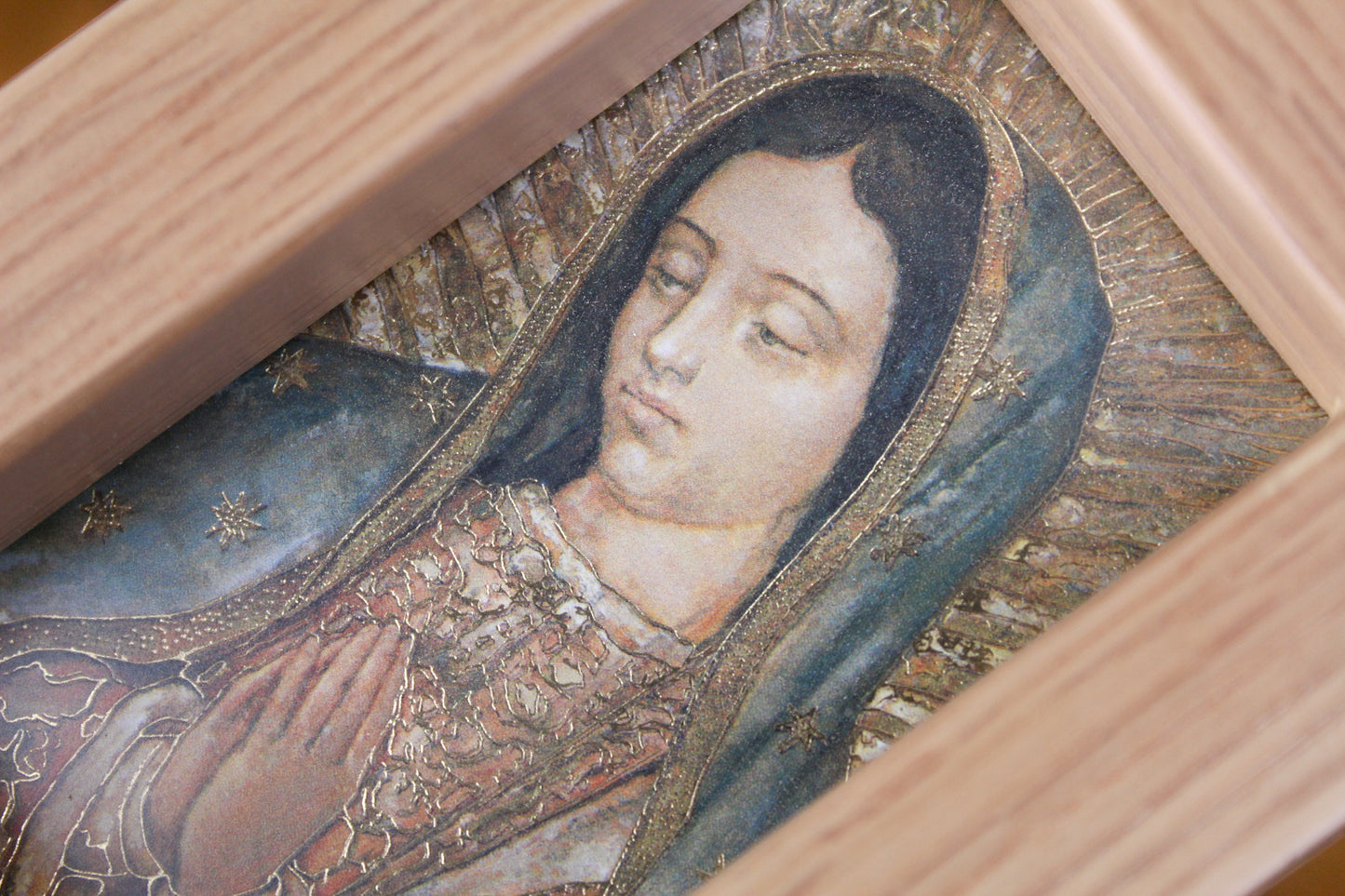 Cuadro de Madera de Encino con Virgen de Guadalupe