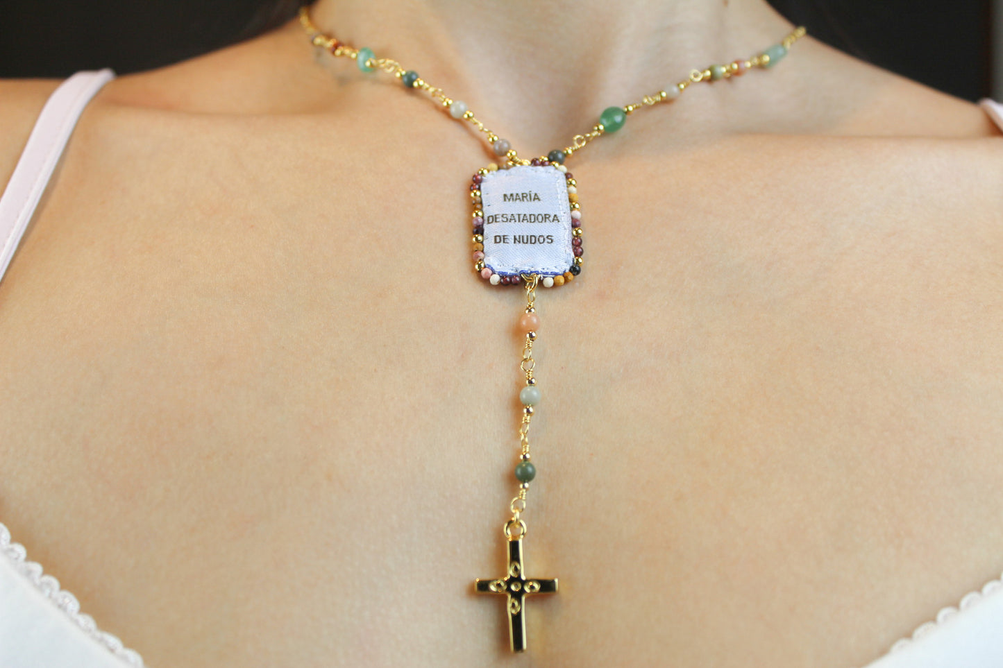 Collar Turmalina y Jasper con Escapulario Virgen de los Desatanudo