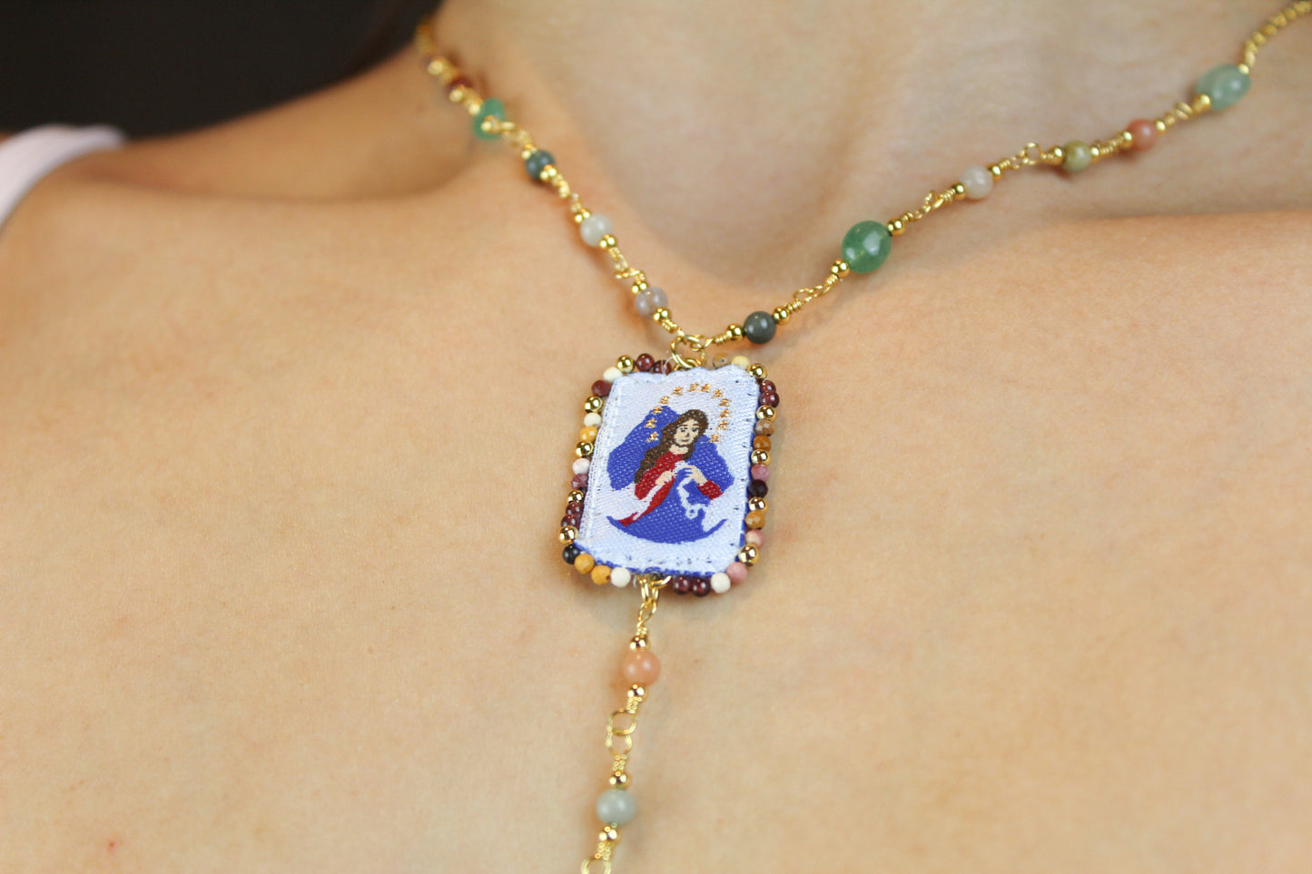 Collar Turmalina y Jasper con Escapulario Virgen de los Desatanudo